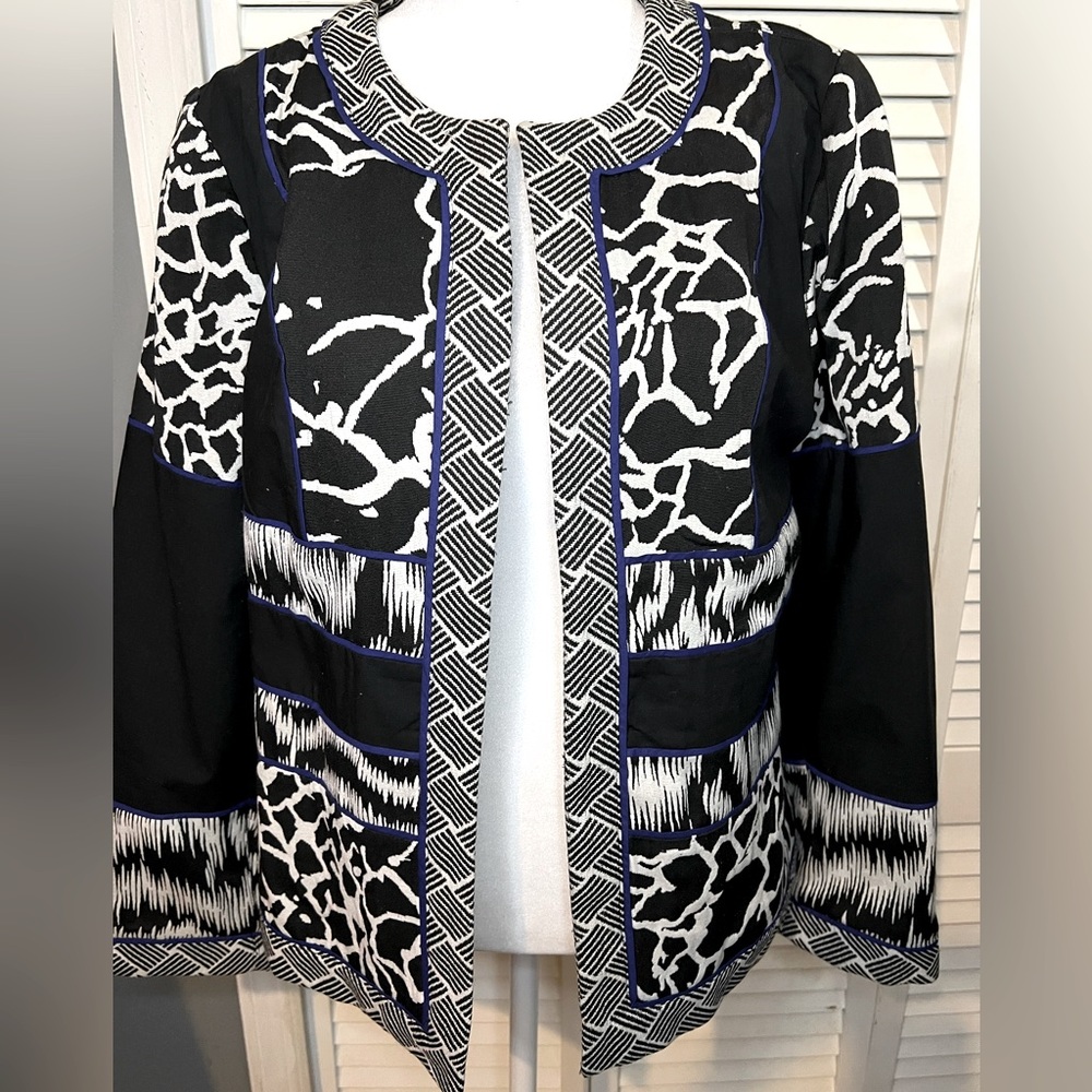 Chico’s size 1 medium Animal print open blazer